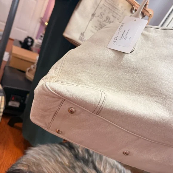 Gucci White Leather Privacy Tote - excellent pre loved condition - Picture 9 of 12